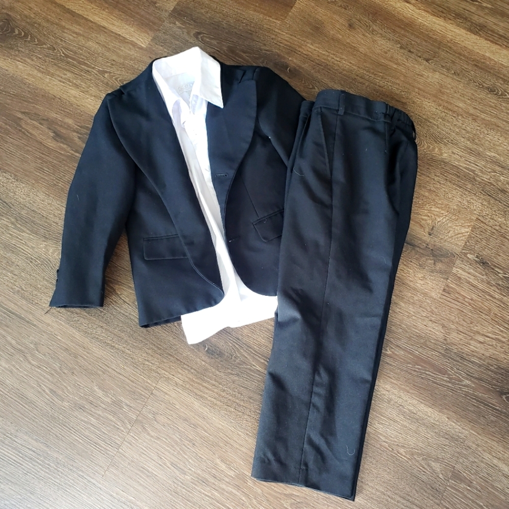 Boys size 6 suit